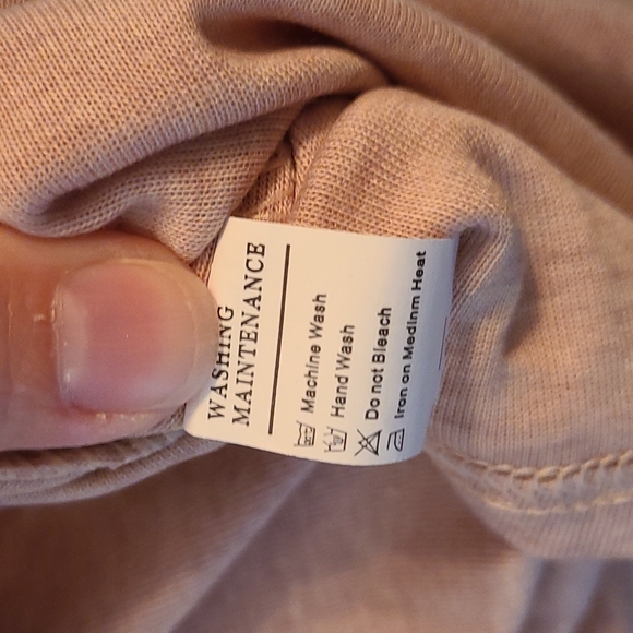 NWT Women's size M Yidarton tan & white long sleeve shirt - Picture 4 of 5